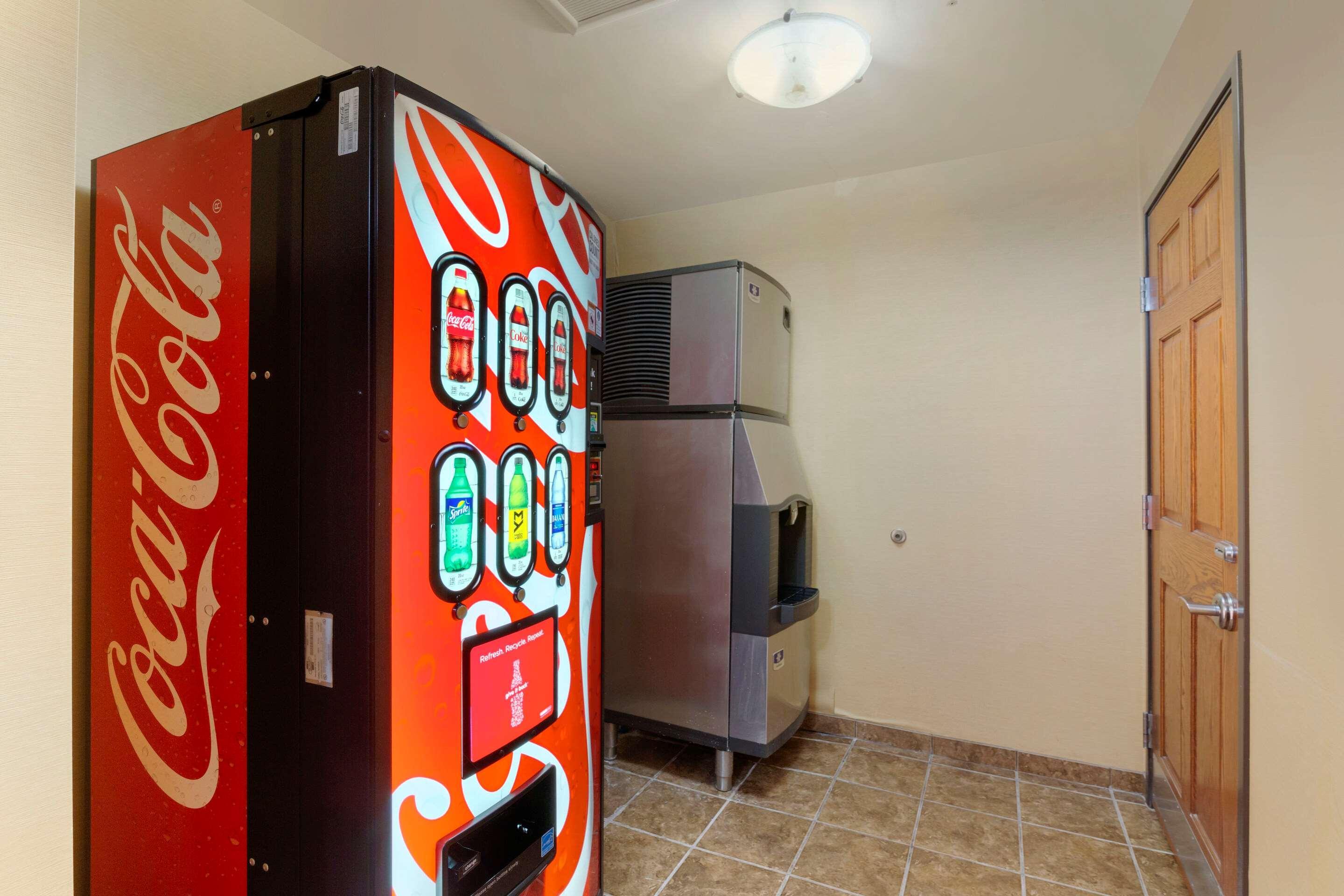 Sonesta Essential Minot Otel Dış mekan fotoğraf